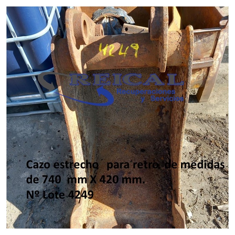 CAZO ESTRECHO   PARA RETROEXCAVADORA  DE MEDIDAS DE 740  MM X 420 MMe medidas de 740  mm X 420 mm